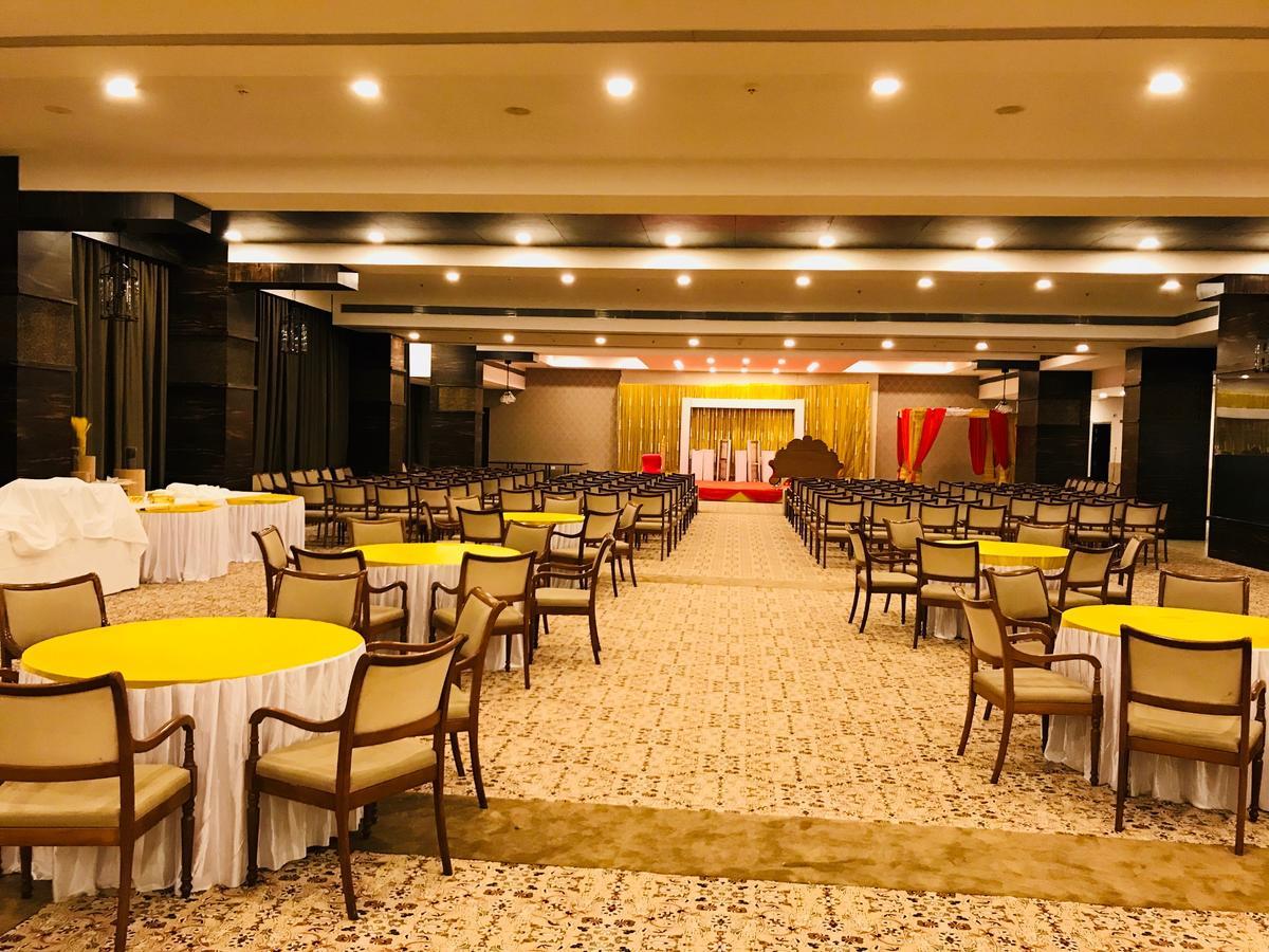 Regenta Central Hotel & Convention Centre Nagpur Ngoại thất bức ảnh