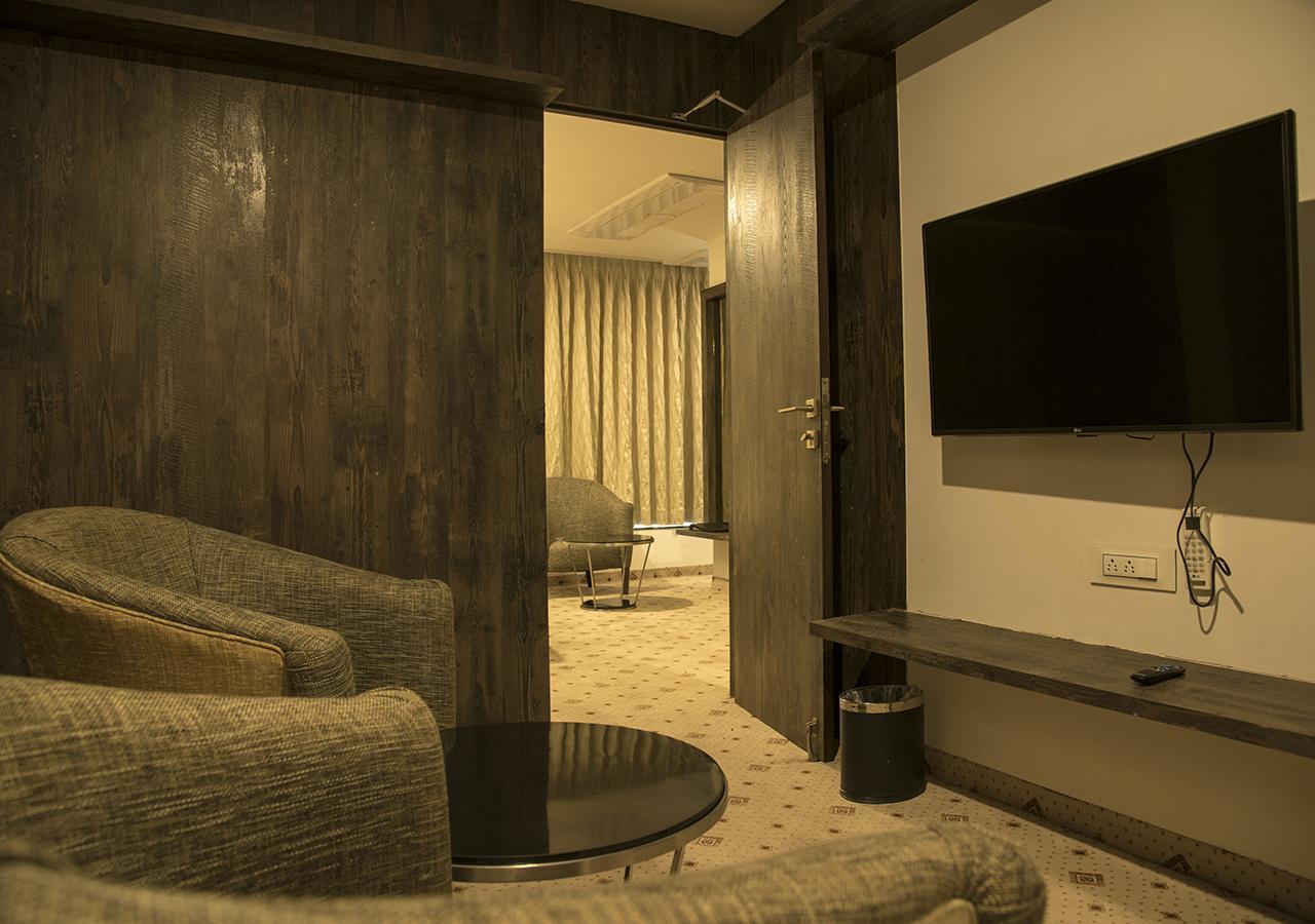 Regenta Central Hotel & Convention Centre Nagpur Ngoại thất bức ảnh