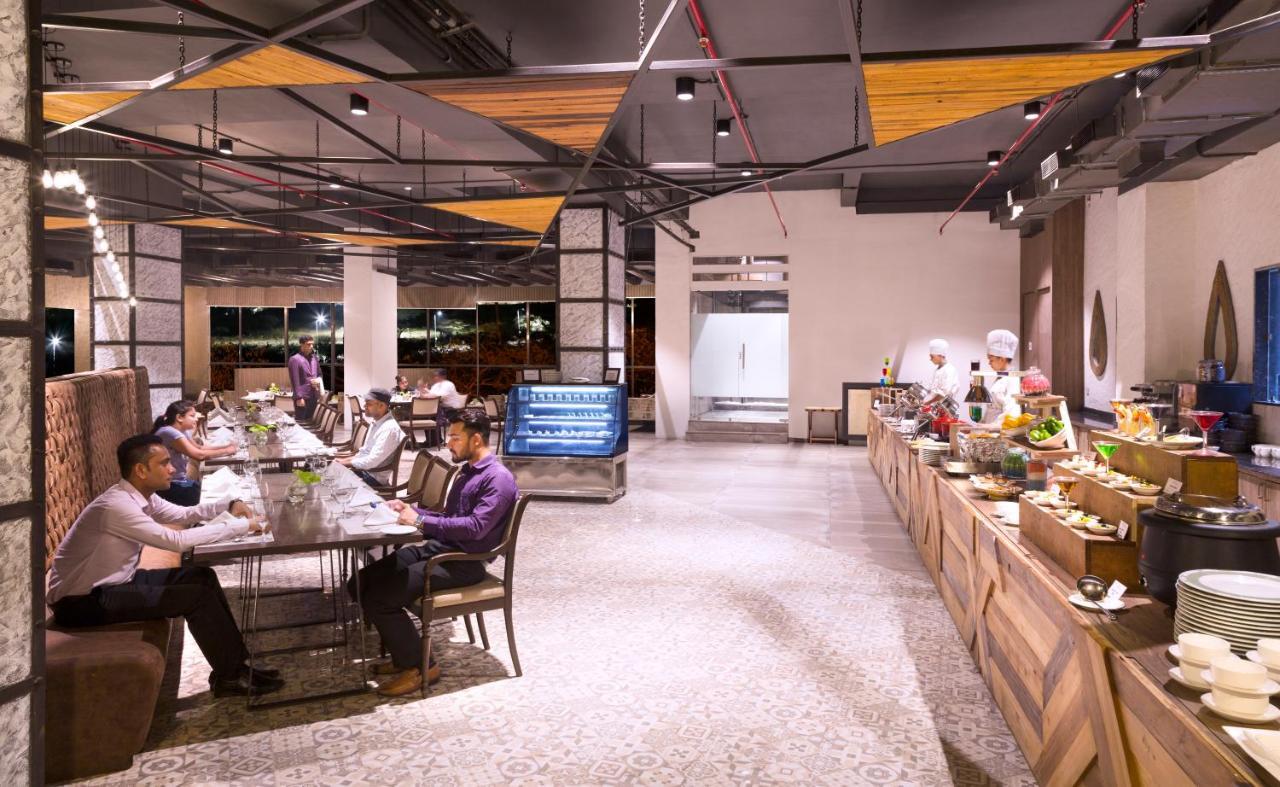 Regenta Central Hotel & Convention Centre Nagpur Ngoại thất bức ảnh