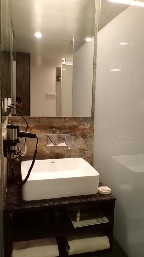 Regenta Central Hotel & Convention Centre Nagpur Ngoại thất bức ảnh